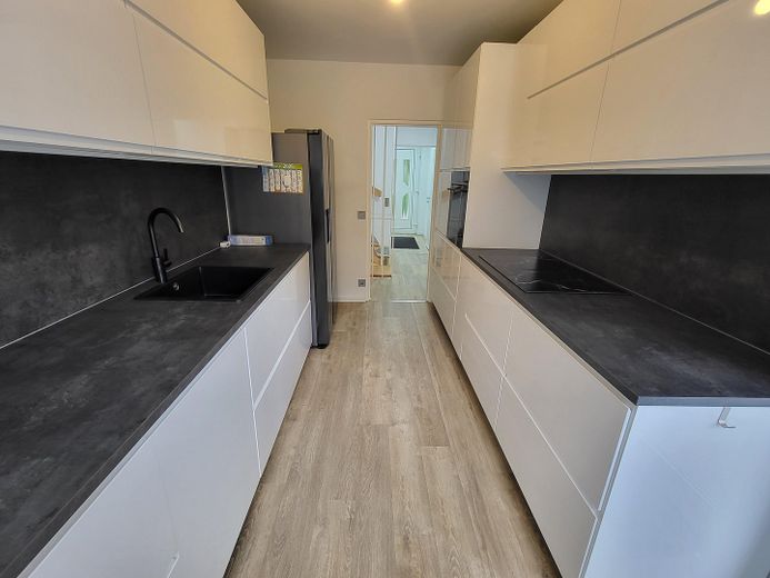 KERNSANIERTES RMH | CA. 170 m² WOHNFLÄCHE | AUFSTOCKUNG WIRD AKTUELL REALISIERT | PROVISIONSFREI – Foto 1