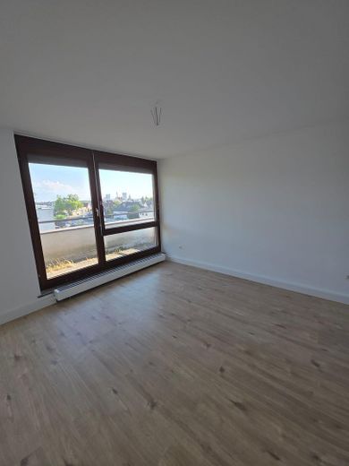 Hermoso ático de 2 habitaciones (tras la reforma) en Neckarsulm-Neuberg – Wohnzimmer - Bild 2