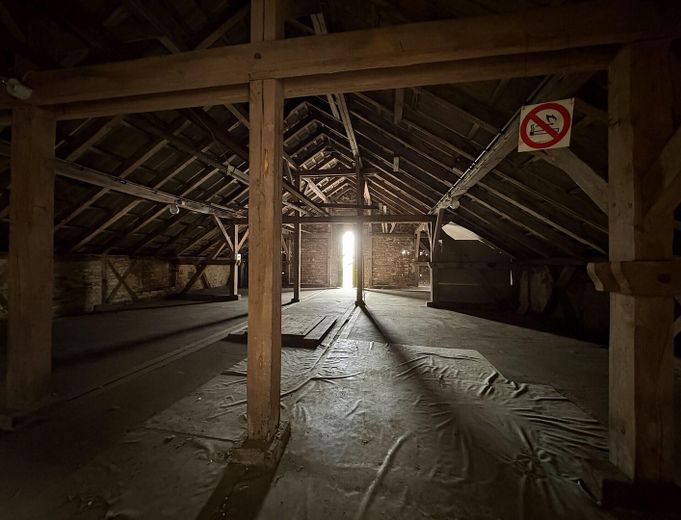 PROVISIONSFREI | KFZ-Werkstatt mit Lackierkabine & 17 Stellplätzen – 557 m² – Dachgeschoss – zusätzliche Nut