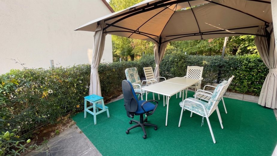 Wynajęte mieszkanie 2-pokojowe z tarasem o powierzchni 22 m² — odnowione w 2026 r. – Terrasse