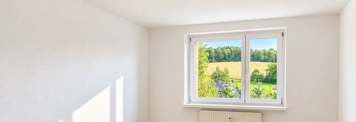 Appartamento bilocale completamente ristrutturato con grande balcone e splendida vista a Thum – Referenzfoto Schlafzimmer