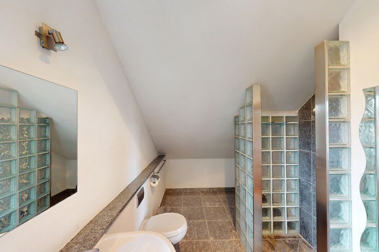 Badezimmer im DG