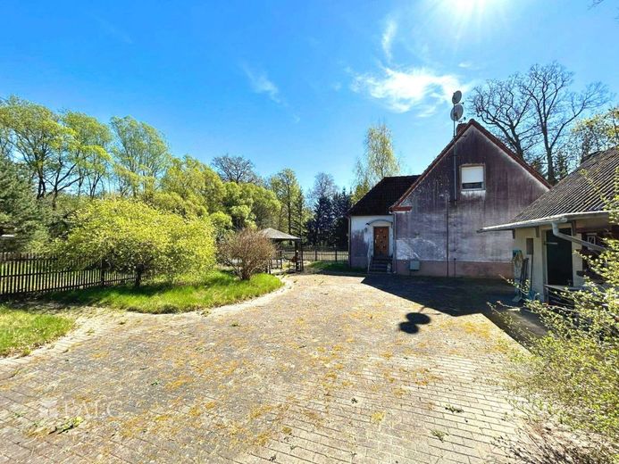 ***Natur &amp; Freiraum - Einfamilienhaus mit großem Grundstück in idyllischer Lage*** – Hof