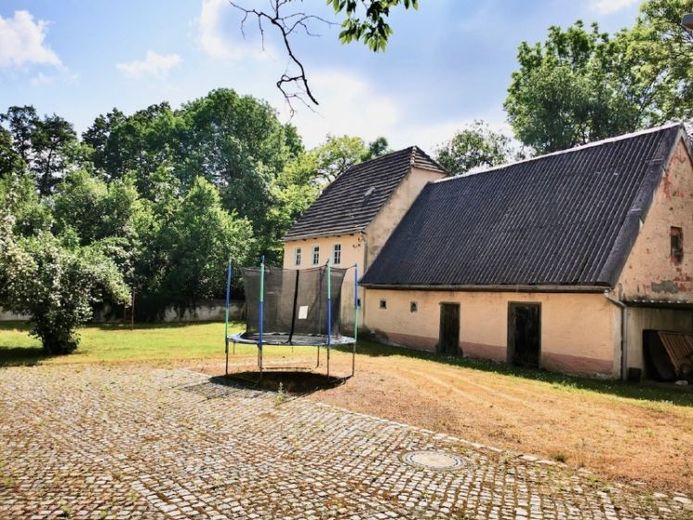 Ehemaliges Pfarrhaus mit sehr schönem Garten in Riesa – Foto 1