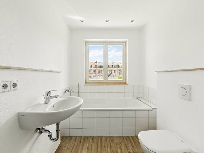 ¡Luminoso piso de 3 habitaciones en Dresde, Pieschen! – Ansicht II: Badezimmer