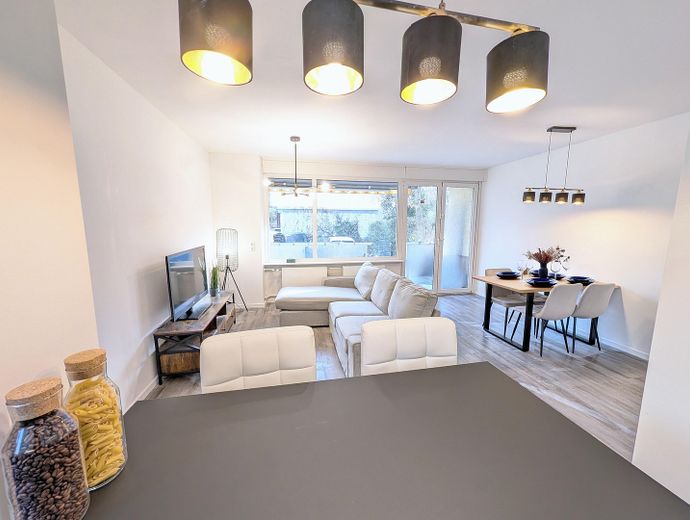 Renovierte Terassen-Wohnung in begehrter Lage Zehlendorf - sofort bezugsfrei, ohne Provision – Wohnzimmer