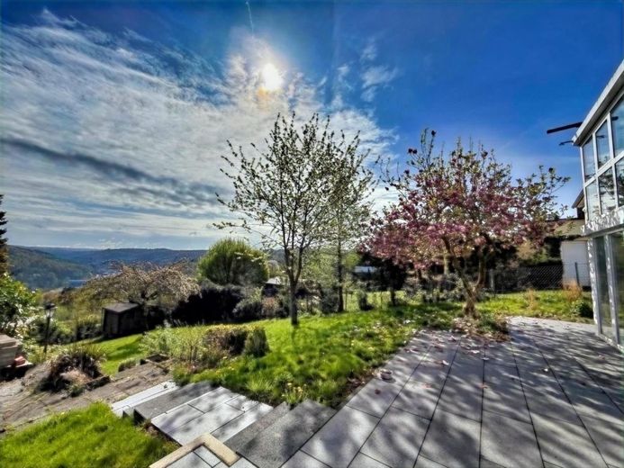 Modernes Familienparadies in Wuppertal-Heckinghausen -  kernsaniertes Einfamilienhaus mit Fernblick – Terrasse mit Gartenblick