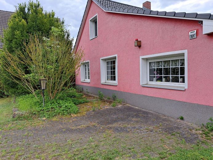 Casa unifamiliare indipendente su terreno di 753 m² + garage doppio, Berlino-Heinersdorf – vorder Ansicht