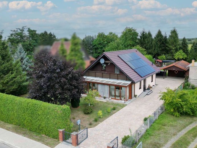 Maison modernisée avec piscine & installation photovoltaïque – Habiter au cœur du paysage lacustre de Priepert – Photo 1