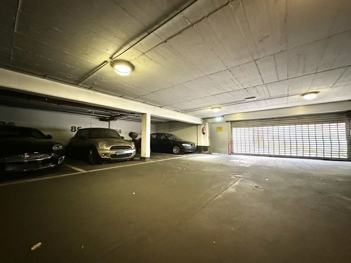 Tiefgaragenstellplatz