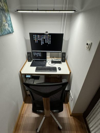 Ihr Zuhause auf Zeit: Helle 2-Zi.-Wohnung mit hochwertiger Ausstattung & Balkon – Schlafzimmernische mit Büro