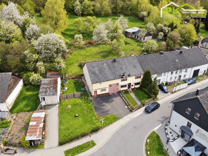 Viel Platz für Haus, Hobby und Garten: Reihenendhaus auf rund 2.915 m² Grundstück in Deuselbach – Foto 1