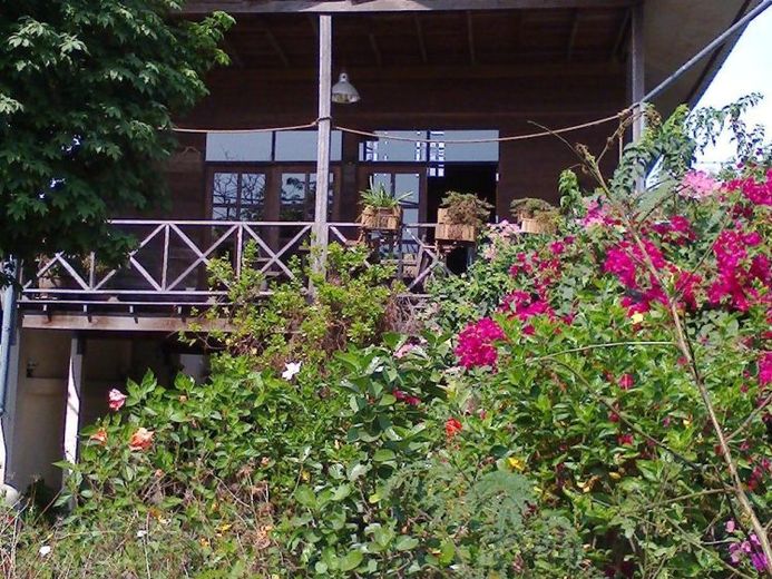 Das besondere Holzhaus in Korat k – Foto 1