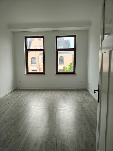 Gräumige 4-Zi Altbau WHG mit Balkon – Foto 1