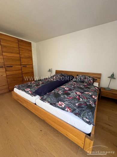Modern möblierte 2,5-Zimmer-Wohnung mit Balkon – 8ca878d224752b06a682b6bf13f48780d0ba63ae.jpg