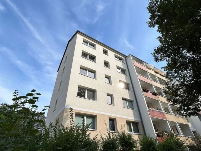 Helle 3-Zi. mit Wanne & Laminat in ruhiger Lage! – Foto 1