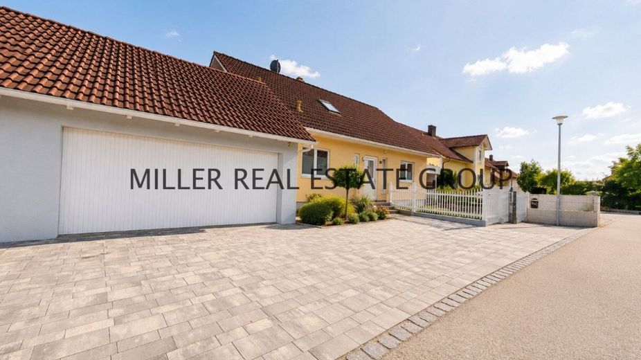 Privates Wohnresort in Altmannstein-Pondorf: Exklusives Einfamilienhaus mit Pool, Sauna, Grillkota, PV-Anlage, Speicher &amp; großer Südwest-Terrasse! – Außenansicht