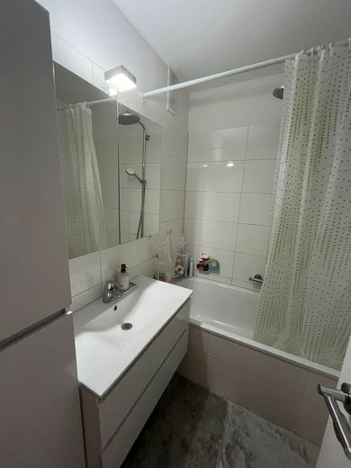 *Attraktive und komplett sanierte ETW als Investition und Altersvorsorge in H-U !!!* – Wannenbad