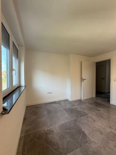 Charmantes, kernsaniertes Einfamilienhaus mit hochwertiger Ausstattung – 2-Schlafzimmer OG