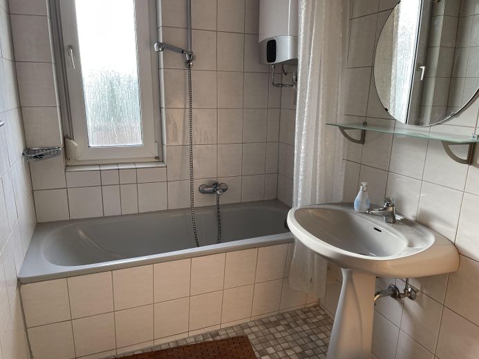 Renoviertes WG Zimmer in bevorzugter Lage in Bad Cannstatt (bitte Handynummer angeben) – Bad