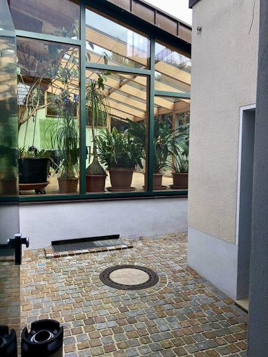 3-Fam.-Haus mit Wintergarten, großer Süd-Garten, viel Nutzfläche, erneuerbare Energien, Doppelgarage – Hofeingang