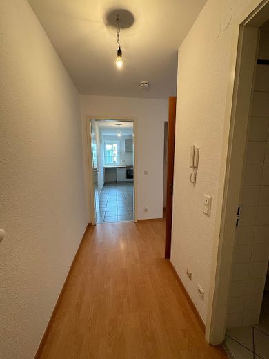 2 Teilmöblierte Zimmer Wohnung mit eigener Garage – Foto 8
