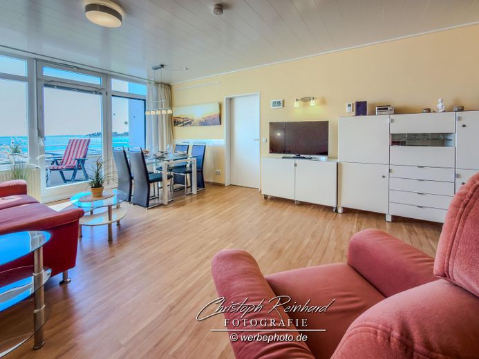 Vista mozzafiato sul Mar Baltico: appartamento vacanze di 2 locali Südstrand Fehmarn – Lichtdurchflutetes Wohn-Esszi.