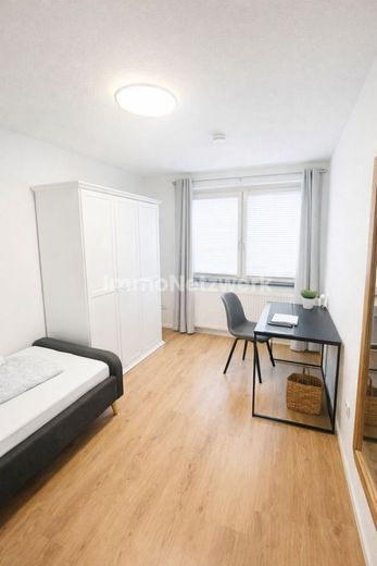 **4- Zimmer Wohnung mit Balkon. Sorgfältig saniert. Sofort verliebt** – Kinderzimmer