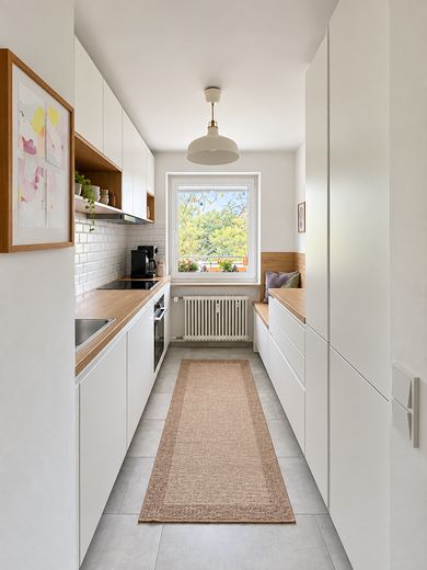 Da privato - Luminoso e tranquillo appartamento trilocale modernizzato + balcone, 2 bagni e vista sul verde – Küche