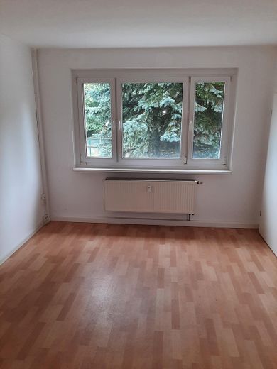 Helles Wohn-/Schlafzimmer