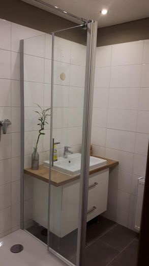 2-Zimmer Wohnung mit Blick ins Grüne – Bad