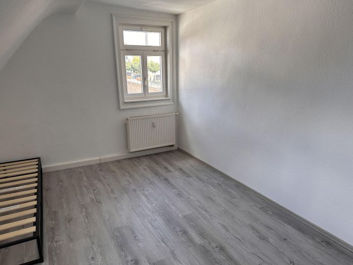 2-Zimmer-Wohnung mit neuwertiger EBK + saniertem Tageslichtbad zentral in Ubstadt – Zimmer 2