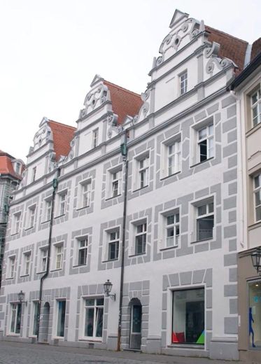 Centralne biuro lub mieszkanie własnościowe – Außenansicht des Hauses 2