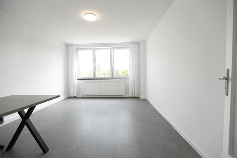 Schöne 2,5 Zimmer Wohnung (Nähe Hochschule Hannover) + Garage optional – helles Wohnzimmer