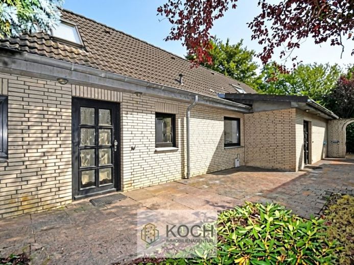 Großes Einfamilienhaus mit zusätzlichem Anbau in Schiffdorf! – Foto 1