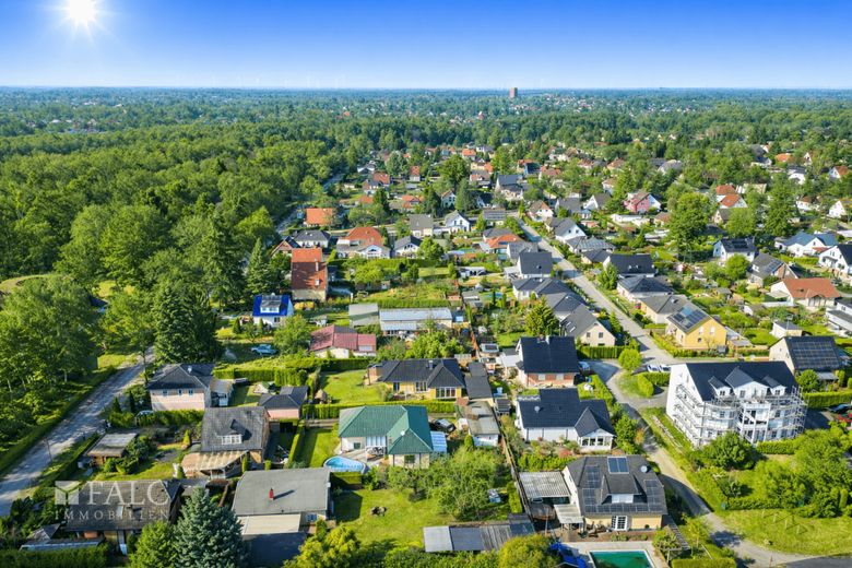 Platz für Familie, Ideen und Zukunft! Einfamilienhaus mit großem Grundstück - FALC Immobilien – Umgebung