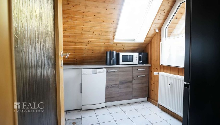 Vermietetes 2-Parteienhaus in schöner Lage – Küche OG - (KI generiert)