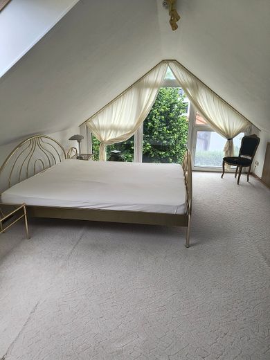 ZINGST Ostsee strandnahes FERIENHAUS: Miteigentums-ANTEIL schon ab 140.000.- – Schlafzimmer DG