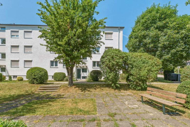 Koop nu tegen een goede prijs wanneer anderen op vakantie zijn - gerenoveerd 3,5-kamerappartement met balkon – Vorplatz