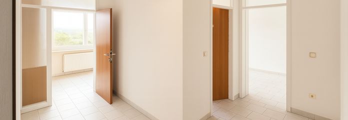 Flur: Wohnzimmer, Bad, Küche