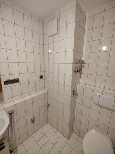 Wunderschöne 2-Zimmer-Wohnung in nördlicher Burgau – Bad