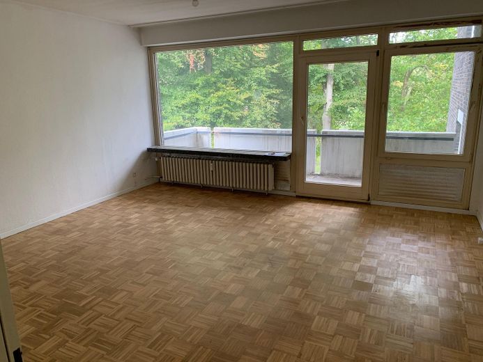 Appartamento ben distribuito di 1,5 locali con balcone a Hagen, nel quartiere Fleyer – Wohn-/Schlafraum mit Balkon