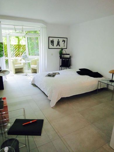 Appartamento con terrazza arredato in un complesso residenziale tranquillo – Wohn-/Schlafbereich