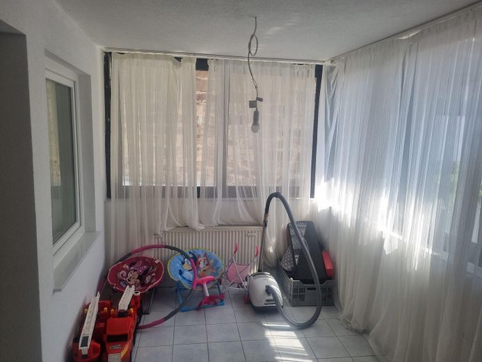 Großzügiges Einfamilienhaus über mehrere Ebenen – Wintergarten