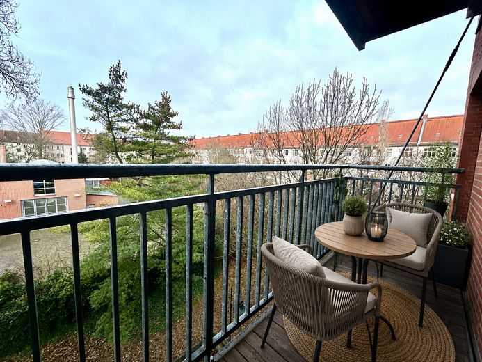 Prenzlauer Berg - tolles liebevoll eingerichtetes Apartment mit Tiefgarage – Balkon