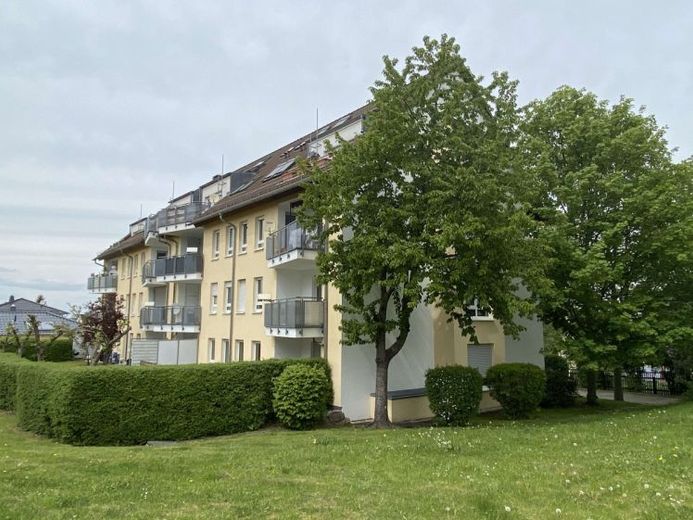sonniges 1-Zimmer-Appartement mit neuer Einbauküche, Pkw-Stellplatz – फोटो 1