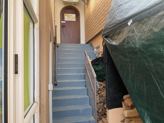 Gepflegtes Einfamilienhaus  mit Einliegerwohnung   . Stadtrand , Grenze zu Halver – Zugang Einliegerwohnung 