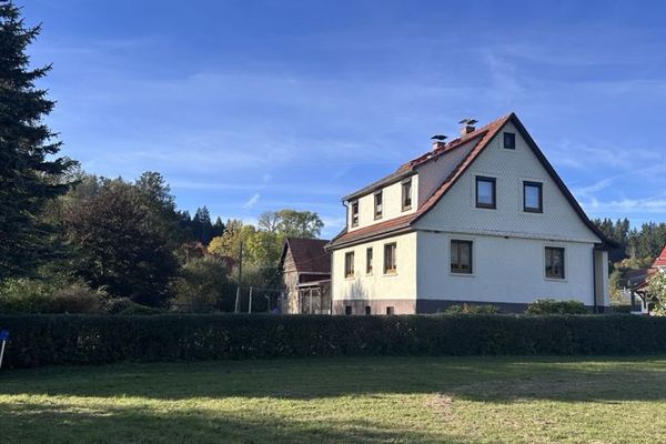 Ein Garten voller Kindheit – Ihr Familienzuhause in Schwarza