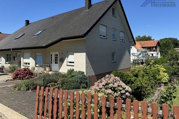 वल्टोहो में विशाल, बेसमेंट सहित अर्ध-पृथक मकान - Holzmann Immobilien