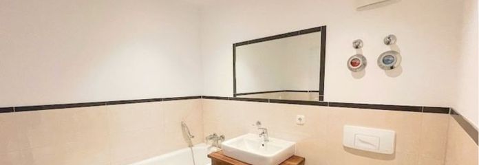 buyer commission-free // 2-room apartment with balcony and parquet flooring // rented